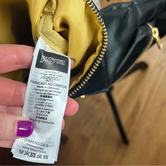 JANSPORT | Indio Convertible Crossbody Backpack In Black - Picture 8 of 16